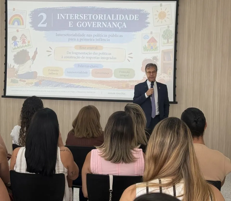 Fábio Nogueira destaca avanço dos investimentos na primeira infância durante capacitação em Campina Grande