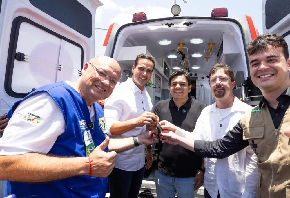 Lucas Ribeiro visita Centro de Hemodiálise de Pombal e participa de entrega de veículos para Saúde no Sertão